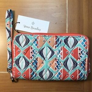 VERA BRADLEY GRAB & GO WRISTLET GEO FISH